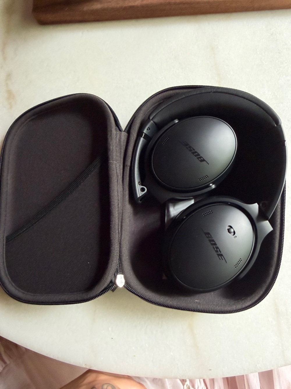 Bose Black Over-Ear QuietComfort Headphones with Carrying Case